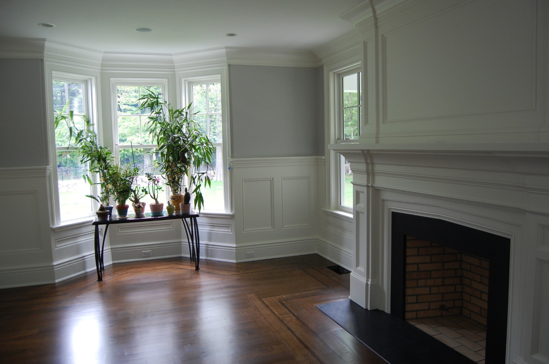 lyndale_manor_living_room_fireplace_2011-05-20-215-1600x1061-1100x729.jpg