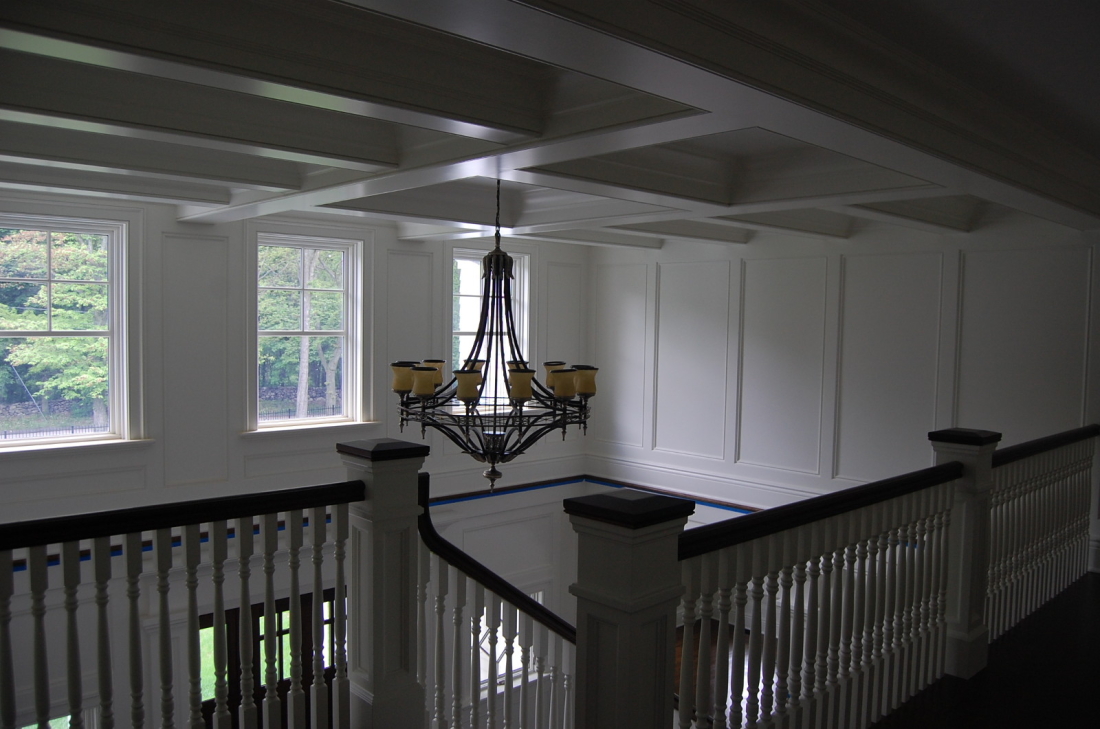 lyndale_manor_stairs_chandelier_2011-05-20-236-1600x1061-1100x729.jpg